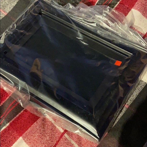 Coby 7” Widescreen Digital Photo Frame - Picture 3 of 3